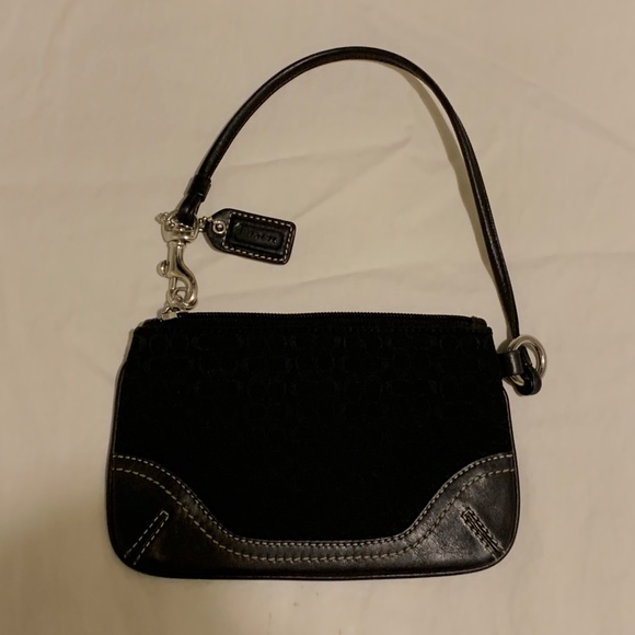 COACH  Black Signature Canvas Wristlet 🖤 - Like New! - Picture 2 of 11